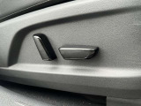 運転のしやすさ、静かで落ち着いた乗り心地のフロントシート。パワーシート付き