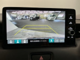 バックギアに入れますとご覧のような画像に自動的に切り替わります。車庫入れ時に役立ちます。