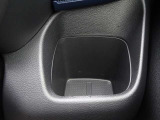 【ドリンクホルダー】四角い形のドリンクホルダー!紙パックのジュースもスッキリ入ります!
