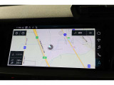 アクティブレーンアシスト『60km/h 以上での走行時にドライバーの不注意によってクルマがレーンをはみ出しそうになると、クルマをレーンに戻す方向にステアリングをアシストします