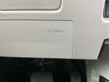 運転席用ニーエアバックを装備