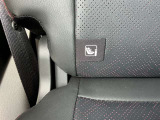 リアシートにはチャイルドシート固定用のISO FIX対応取り付け装置を左右2ヵ所装備しています