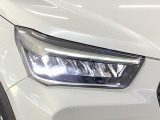 【LEDヘッドライト】明るい光が瞬時に立ち上がり、必要な場所を均一に照らします。寿命も長く省エネで、スタイリッシュなデザインは現代の主流です♪