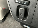 【フック】フックの用途は様々。手荷物のバッグや買い物袋、ビニール袋をぶら下げてゴミ箱にしても良いですね♪