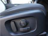 14ウェイ電動フロントシート(運転席メモリ付き)