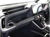 広々とした車内空間に優れた燃費性能。更にデザインも上質で人気のお車です!