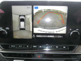 まるで上空から見下ろしているような感じで駐車が楽にできるインテリジェントアラウンドビューモニター