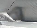 後席ドア内部のお写真です。