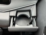 運転席の手の届く場所にはドリンクホルダーがございます(^^) ドライブ中の水分補給もバッチリです♪
