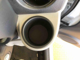 便利なドリンクホルダーが付いています。