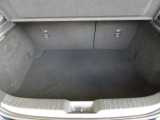 日常の使用に十分な広さの荷室です♪簡単な操作でシートアレンジもできます♪
