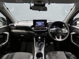 【インパネ全体】見晴らしが良く、運転に集中できるインパネ。各スイッチ類も使いやすい位置に配置されています。