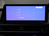 ディスプレイオーディオを装備。スマホとクルマをつなぐことで、これまでのナビに加えて、色々なサービスが楽しめます。