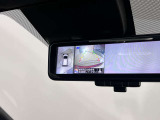 【アラウンドビューモニター】車を上空から見下ろしているような映像を映し出します。周囲の状況がひと目でわかります!