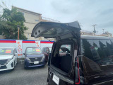 ハーフバックドアで狭い場所でのお荷物の積降に便利です