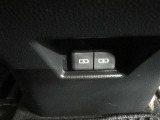 充電用USB端子付き。スマートフォンなどの充電に便利です。