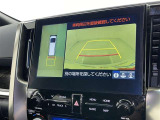 バックモニター付なので後退時に後方が見えるので安心。 車は構造上、死角がたくさんなので万が一を考えると必須ですね。 あくまで補助の為の装備、バックは目視で確認する事が重要ですよ。