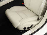 ボルボのシートの特徴は、長時間乗車でも驚くほど疲れないこと。これは身体をしっかりと保持し、体圧分散をしているからなのです。