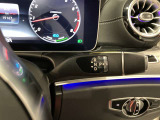 メルセデスベンツでは殆どが電子コラムシフトを採用しており、前進後退の切り替えをスムーズに行うことが出来ます。