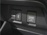 ◆USB接続端子◆スマホやiPodなどを接続して、いつもの音楽を車内でもお楽しみいただけます♪