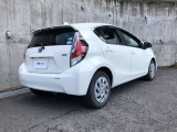 HYBRID SYNAERGY DRIVEエンブレムが、トヨタの末っ子ハイブリッドながらエコでパワフルを主張します