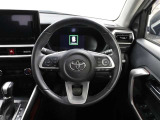 各操作スイッチなどもハンドルから手を放すことなく操作可能で安全運転に支援いたします!