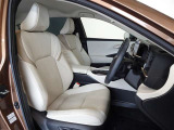 本革(一部)仕様のシートです。室内空間がぐっと優雅になります。