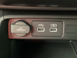 ソケット類も充実☆対応のケーブルがあれば車内でスマホなどの充電が可能です☆