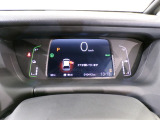 見やすいメーターに様々な情報を表示でき快適かつ安全に運転できます。