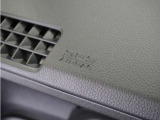 ◆助手席エアバッグ◆SRSエアバッグは、シートベルトだけでは防ぎきれない衝突時の衝撃から乗員を守るための安全装置。衝突時に瞬時に膨らみ、頭部や胸部がダッシュボードに直接衝突するのを防ぎます。