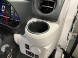 グローブボックスなどの多彩で便利な収納が設けられています