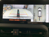 車庫入れの苦手な方にバック時のサポートバックモニター、パノラミックビューモニター付き。※カメラが映し出す範囲は限られています。必ず車両周辺の安全を直接確認してください。