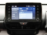 デイスプレイオーディオを装備。スマホとクルマをつなぐことで、いろんなサービスが楽しめます。(AppleCarplay/AndroidAuto 対応)