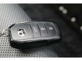 ■スマートキー■ 鍵を身に着けていれば、ドアの施錠・開錠が可能です!バッグから鍵を探し出す必要もないので、たくさん荷物を持っていたり雨の日傘をさしている時にも便利ですね!