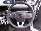 センターメーターで視界良好な運転席廻りです。運転時の視線移動が少なくて済むので安全性にも一役買ってくれますね。ぜひ一度ご覧になってください。見易さが違いますよ