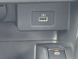 ☆運転席の方も充電用にUSB電源ソケット付いてます☆
