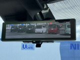 インテリジェント ルームミラー、車両後方のカメラ映像をミラー面に映し出すので、車内の状況や、天候などに影響されずいつでもクリアな後方視界が得られます。