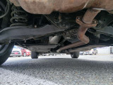 下廻り塗装承ります。車によって料金は変わりますのでお問い合わせ下さい。当店でおススメしているのは「スリーラスター」。融雪剤や塩水などからお車を長期間、強力に保護します。錆の発生、進行を抑えてくれます。
