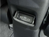 ◆後席用USBチャージャー◆後席用にも設置されており、長時間のドライブも安心です。