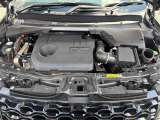 1.5L 直列3気筒INGENIUMターボチャージドガソリンエンジン+80kWの電動モーター(PHEV)搭載、出力309馬力、トルク540Nmのパワーで市街地〜高速まで快適にドライブ可能です。