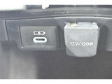 充電用USB端子付き。スマートフォンなどの充電に便利です。