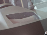 アクティブドライビングディスプレイ付き、スピードやナビの情報が表示されます。運転者の視線を大きく外す事が無く確認できるので安全運転に役立ちます。