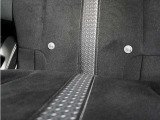◆ISOFIX◆シートベルトいらずでチャイルドシートと固定金具を連結するだけでガッチリ固定できます。