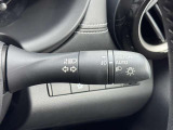 周囲の明るさに合わせて自動で点灯・消灯するオートライト機能を装備!トンネルの多い道路や夕暮れ時も付け忘れがなく安心です。