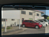 ロールサンシェイド(リアドア) 日差しをやわらげ、プライバシーの保護でも○