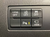 運転席脇のクラスタースイッチ部分にはカメラ切り替えスイッチ、パーキングセンサー、その他走行系スイッチを集中配置しております。