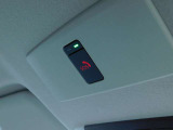 SOSコール SOSコールスイッチを押すと専門のオペレータに接続し、警察や消防への連絡、緊急車両の手配をサポートしてもらえます。オペレータへの接続と同時にクルマの位置情報も共有されます。