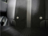 ◆ISOFIX◆シートベルトいらずでチャイルドシートと固定金具を連結するだけでガッチリ固定できます。