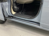 ホンダ車の低床ボディは乗りやすく、足元も広びろですよ。