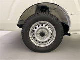 タイヤサイズは 185/70 R14 です。